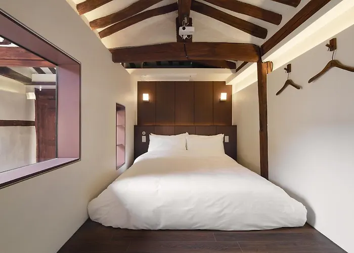 Luxury Hanok Elegance Seúl